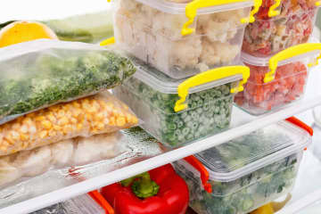 冷凍すると味が落ちる食材５選　その理由と正しい保存法も解説