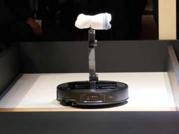 靴下拾って片付けるロボット掃除機見てきた　Roborockのアーム付きSaros Z70