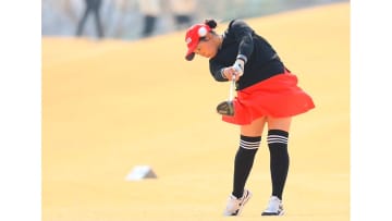 父娘の手に包まれた白いボール“40mmの夢”　世界目指す12歳ゴルファー・斎藤美雅選手