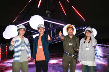 玉川学園上空に浮遊するUFO！？建設×アートの融合