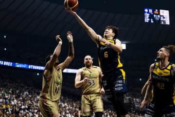 宇都宮ブレックスが３年ぶり３度目のＢリーグ制覇！残り33秒に比江島慎が逆転弾、史上初“リーグ最高勝率”で頂点に＜DUNKSHOOT＞