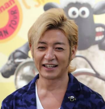 つるの剛士「夏でも着たい」妻にもらった手編みセーターを公開→「センス良すぎ」「お店で売ってるクオリティ」と反響