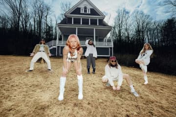ウェット・レッグ、英BBC人気音楽番組に出演し披露した「catch these fists」「CPR」の映像が公開