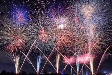 大阪北港マリーナ「花火クルーズ」万博会場近くの海上で打上花火を鑑賞、貸切プランも