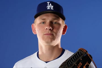ドジャース25歳右腕、TJ手術から「完璧な第一歩」鮮烈デビューから苦難乗り越え、先発ローテ復帰でチームを救うか？