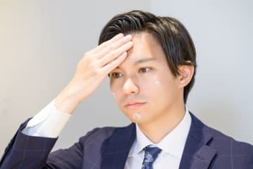 メンズスキンケアブランド「OCHER」、「印象直しステーション」設置で日中スキンケアの効果を実証