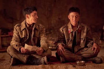 “演技の天才” ク・ギョファンが絶賛！ 純真無垢な青年兵士を演じる、新鋭ホン・サビンにフォーカス『脱走』場面写真