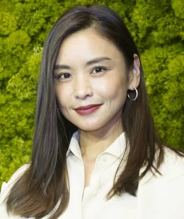「バレリーナみたい」滝沢眞規子の柔軟トレーニング姿に驚きの声「すごい柔らかい」「努力の賜物」