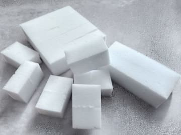 掃除の定番だけど…？ 意外と知らない「メラミンスポンジを使ってはいけない場所」6選