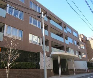 パークハウス赤坂新坂 4階｜「青山一丁目」駅徒歩4分。都心の静謐なる邸宅街に佇む。専有面積130㎡超、広々としたルーフテラス付き3LDK