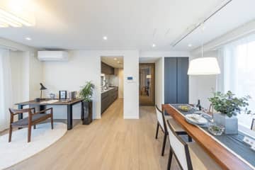 神楽坂パークハウス 5階｜「神楽坂」駅徒歩8分。2駅2路線利用可。全居室ルーフテラスorバルコニー面、開放的で陽当たり・眺望良好。最上階角部屋