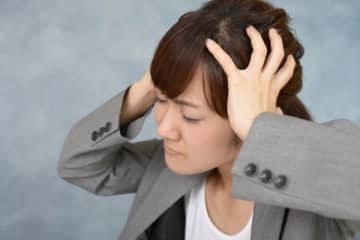 ひどすぎ！新卒2年目女子、社長にスナックに連れて行かれ飲み代数十万円を「立て替えろ」　ある女性の回想