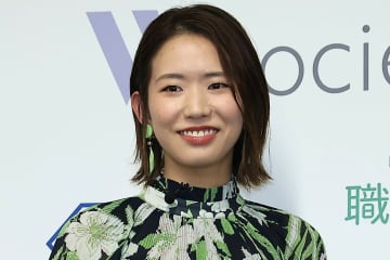 古賀紗理那、バレー界に誕生した「ビックリカップル」の結婚式参加を報告！ 夫・西田有志とのラブラブ２ショットも公開