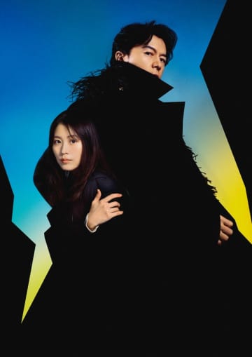 福山雅治＆有村架純共演『ブラック・ショーマン』クランクアップ！特報＆場面写真公開