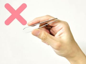 「白髪」はブチッと抜いちゃダメーー！！後悔することになりますよ…。意外と知らない正しい対処方法は？