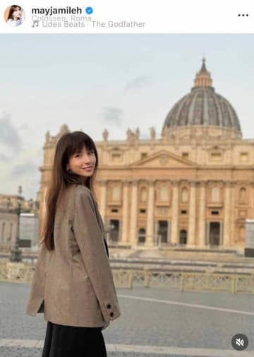 1児のママ・歌手May J. 大胆キャミワンピ姿でイタリアに降臨　「美しすぎる」「めちゃ綺麗」