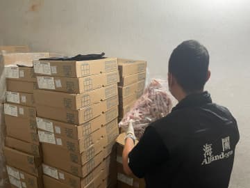 マカオ税関が運び屋向け密輸品供給拠点摘発…冷凍鶏もみじ約660kg発見