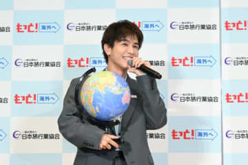 岩田剛典、シンガポールでみたYOASOBIのポスターが刺激に！