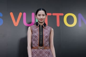 河北麻友子の妊娠報告、革ジャン×黒レースドレスのマタニティフォトに「かっこいい！」「素敵すぎる」の反響