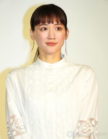 綾瀬はるか、幼き日の憧れは”国際線CA”の伯母「かっこいいなと思って」