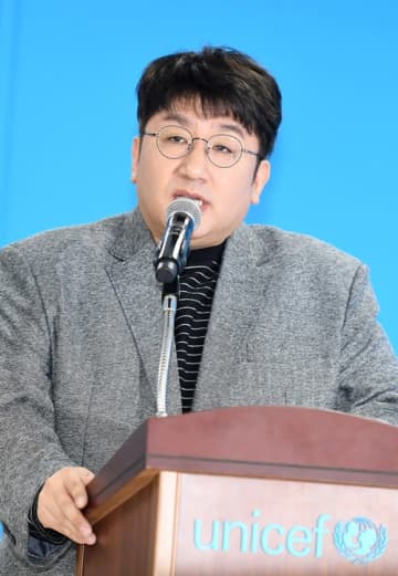 約400億円を得たとも…BTS事務所のパン・シヒョク議長「詐欺的な不正取引」で調査、HYBE株価下落