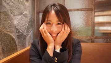 「満足感満載の笑顔」園田彩乃、休日ランチタイムの”かわいすぎる”オフショットに反響