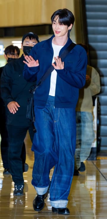 『ソンジェ』ビョン・ウソクの一部過激ファンの行動が物議…再燃する“空港マナー問題”
