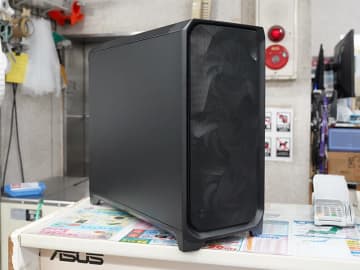エアフロー重視のフルタワーケース「Meshify 3 XL」が入荷、RGBモデルも用意
