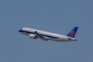 中国国産大型旅客機「C919」商業運航2周年、16都市をカバー