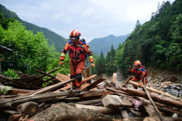 中国・広西竜勝県の土石流、行方不明者8人の死亡確認