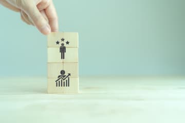 一般職から「係長」に昇進したのに、給料は“月3万円”しか増えなかった！ 実は昇給って「コスパが悪い」の？ 手取りが増えない理由を解説
