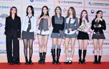 “デビュー3回目”改名経てブレイクした韓国ロックアイドルから初ユニットが誕生「魅力は30代の色気」