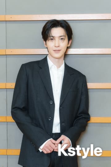 【プレゼント】「俺は恋愛なんか求めてない！」ドウ直筆サイン入りポラを2名様に！応募はフォロー＆リポスト
