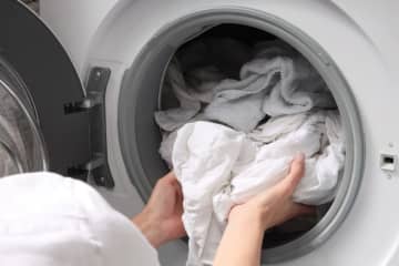 「10万円」を超える高い買い物になりがちな「ドラム式洗濯機」。タイプによって「電気代」が「倍以上」も変わる！？→購入時にチェックしたいポイントは？