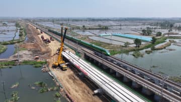 中国・瀋山鉄道の改修工事で新大橋の橋梁架設が完了