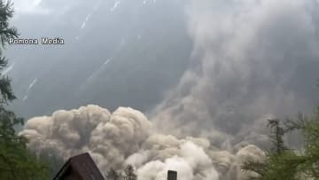 アルプス山脈で巨大な氷河の一部崩落し大規模な土石流発生…ふもとの村襲い住民の64歳男性行方不明　約300人避難　スイス