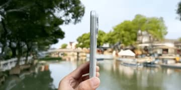 iPhone 17 Pro Maxのダミー動画公開。超薄型Airと対照的な“分厚さ”