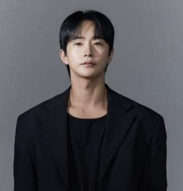 俳優チョン・ホジュン、演劇を自ら降板…元恋人の主張に再び反論「女を殴る男ではない」