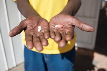 米国の資金削減により、南アフリカで47の臨床試験が中断のおそれ  　HIVと結核の治療薬・ワクチン開発が危機的状況に