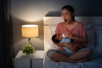 「毎日泣いてた」「頻回授乳すぎてブラジャー生活」「米俵をユラユラあやす」などなど。産後、私は変だった！エピソード