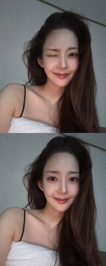 寝起き!? 女優パク・ミニョンが“悩殺ウィンク”を披露！「何をしていても美しい」【PHOTO】