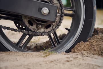 バイクが重く感じたら要注意！“チェーンのフリクションロス”が原因かも？