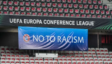 人種差別や暴力行為で複数試合が中断・中止に…「40年でこんなことは初めて。本当に辛い」