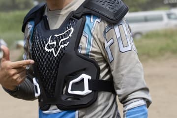 プロテクターの正しい選び方！アウター vs インナー、それぞれの特徴とおすすめモデル