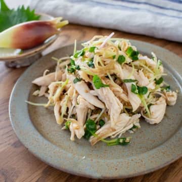 【鶏ささみはこうやって食べて！】「普通のサラダにはもう戻れない…」鶏ささみ×薬味で無限サラダ