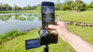 カメラもスマホも同時に撮影！サンコーレアモノショップ MagSafe対応「カメラ用スマホホルダー」【動画ライター】
