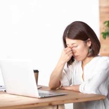 コンタクトレンズは何歳まで使えるのか…50代以上も大丈夫？【一生見える目をつくる】