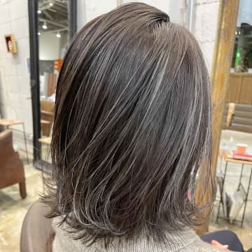 白髪はオシャレに“ぼかす”【40・50代】自然になじむ「大人ハイライトカラー」