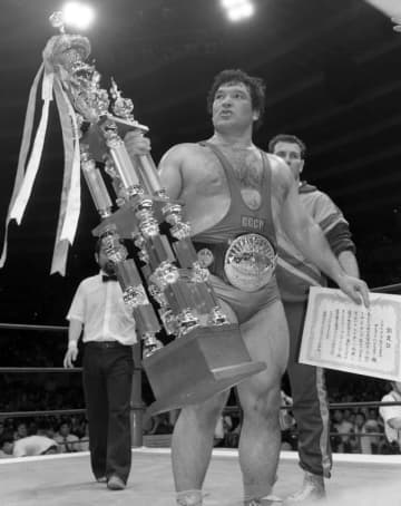 サルマン・ハシミコフさん死去　元ＩＷＧＰヘビー級王者　ベイダーから水車落としで勝利