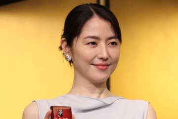 長澤まさみ　人目を気にせず商品を次々カゴに…舞台の大阪巡業中に「100円ショップを訪れたワケ」